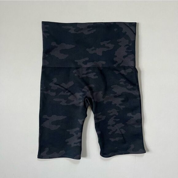 SPANX Black Camo Bike Short XS - Picture 6 of 6